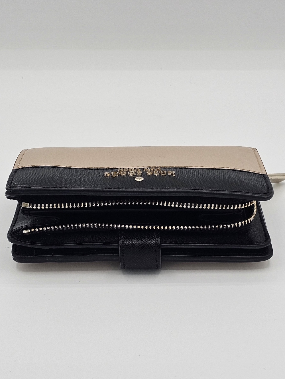 KATE SPADE Black and Beige Colorblock Compact Pebbled Leather Wallet - Picture 8 of 9